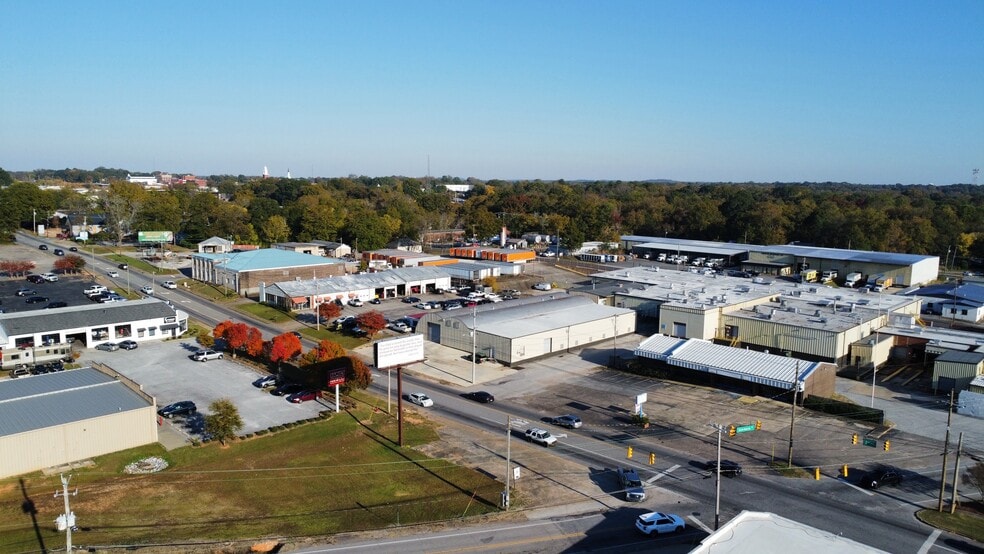 More Photos Of 1510 2nd Ave, Opelika Flex For Lease
