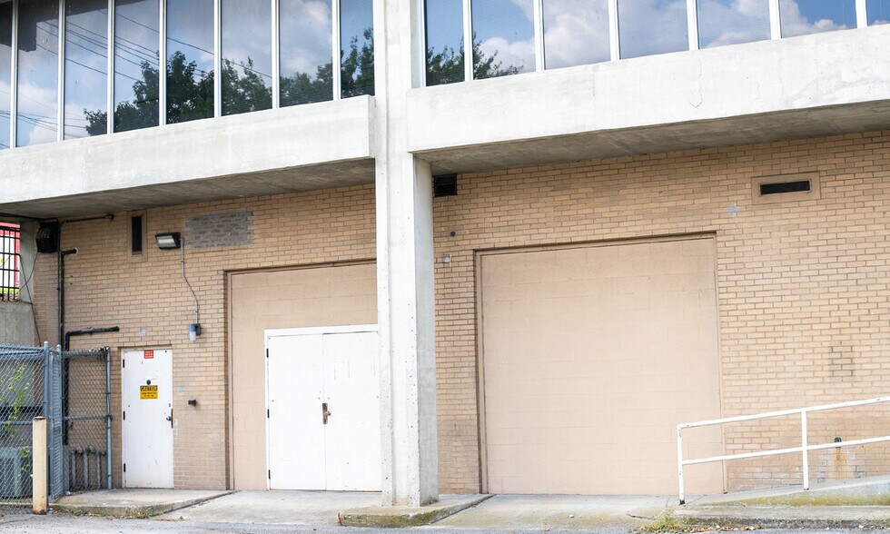 More Photos Of 505 Fesslers Ln, Nashville Light Distribution For Lease