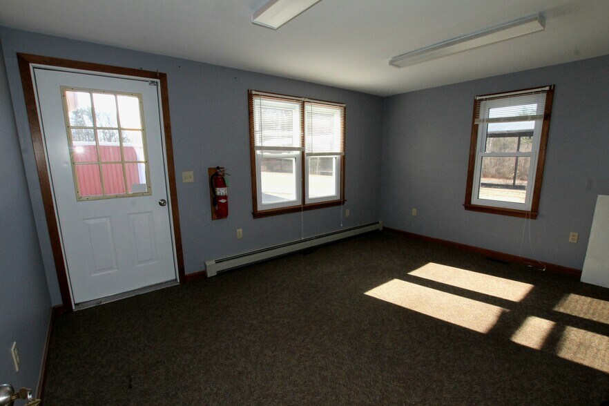 More Photos Of 9 Old Westminster Rd, Hubbardston Warehouse For Sale