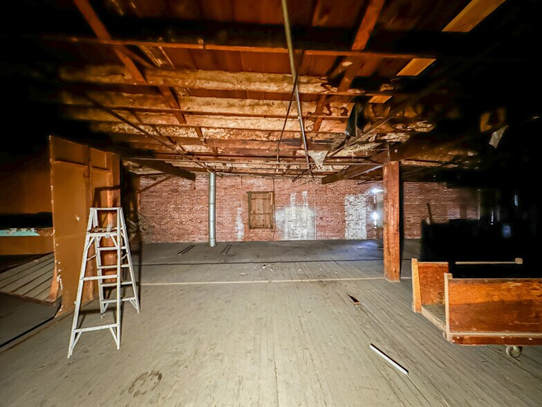 More Photos Of 230 D St NE, Miami Warehouse For Sale