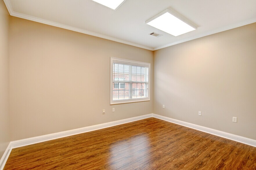 More Photos Of 416 Pirkle Ferry Rd, Cumming Office Residential For Lease