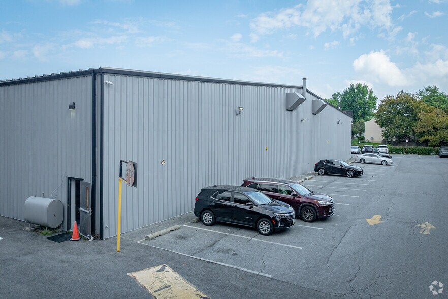 More Photos Of 12300 Owings Mills Blvd, Reisterstown Warehouse For Lease