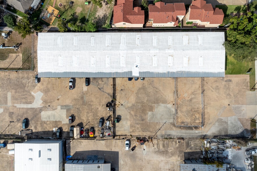 More Photos Of 1818 Sherwood Forest St, Houston Warehouse For Lease