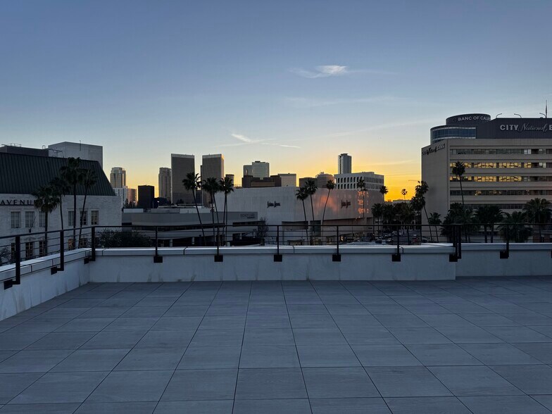 More Photos Of 390 N Bedford Dr, Beverly Hills Restaurant For Lease