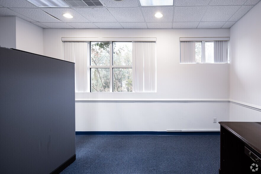 More Photos Of 1037 Chuck Dawley Blvd, Mount Pleasant Office Residential For Lease