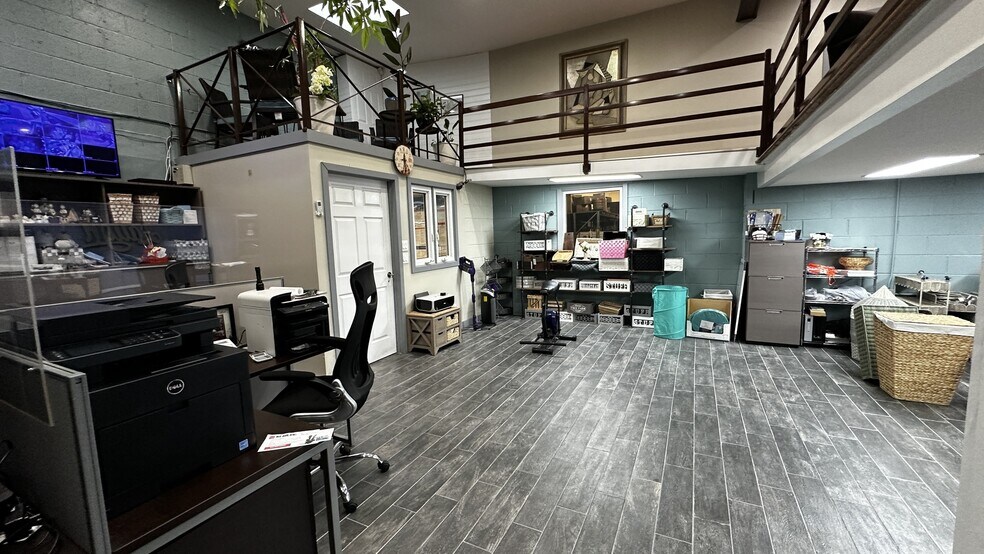 More Photos Of 530 Ray St, Freeport Manufacturing For Lease