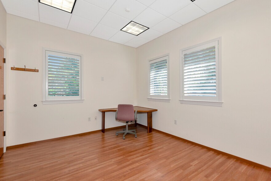 More Photos Of 1041 Ridgewood Ave, Venice Medical For Lease