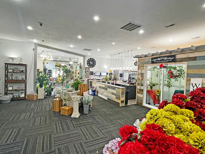 More Photos Of 200 Collinsville Rd, Troy Warehouse For Lease
