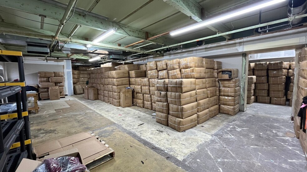 More Photos Of 131 Liberty Ave, Mineola Warehouse For Sale