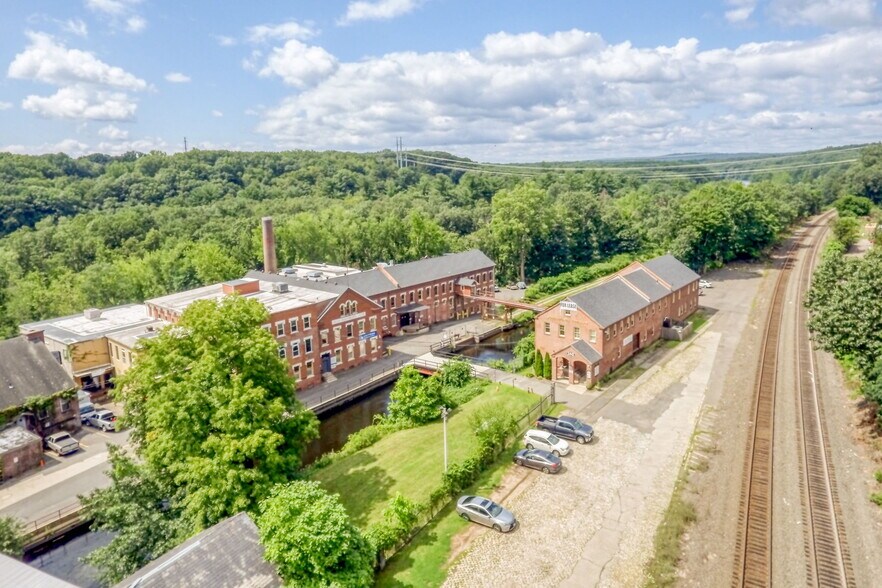 More Photos Of 150 Front St, West Springfield Light Manufacturing For Lease
