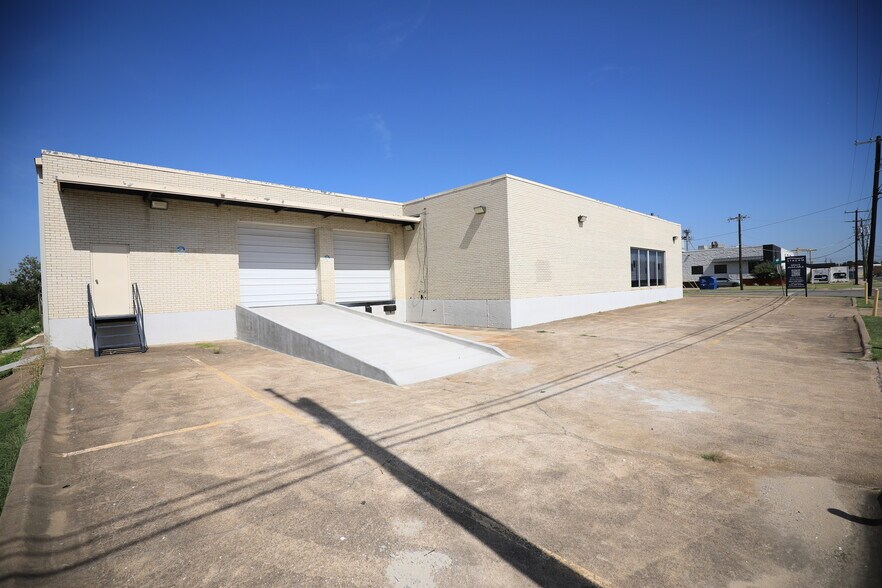 More Photos Of 2970-2990 Congressman Ln, Dallas Distribution For Sale