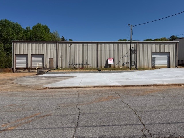 More Photos Of 206 Industrial Ct, Carrollton Warehouse For Lease