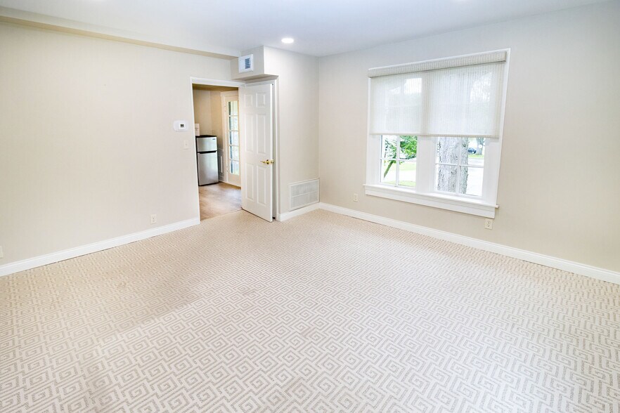 More Photos Of 10388 In-662 W, Newburgh Freestanding For Sale