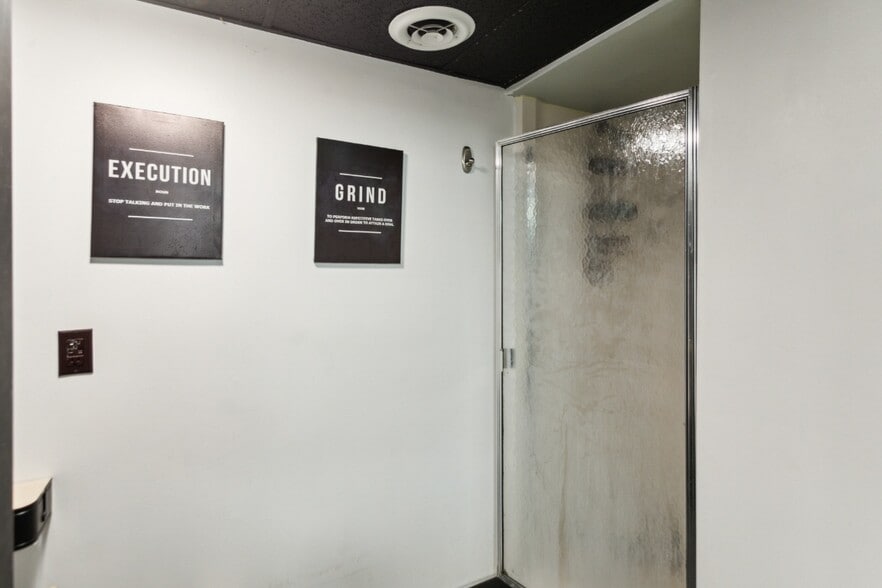 More Photos Of 600 Main St, Riverton Office For Sale
