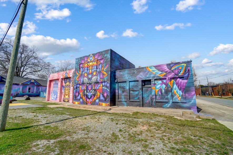 More Photos Of 1725 N Tryon St N, Charlotte Freestanding For Sale