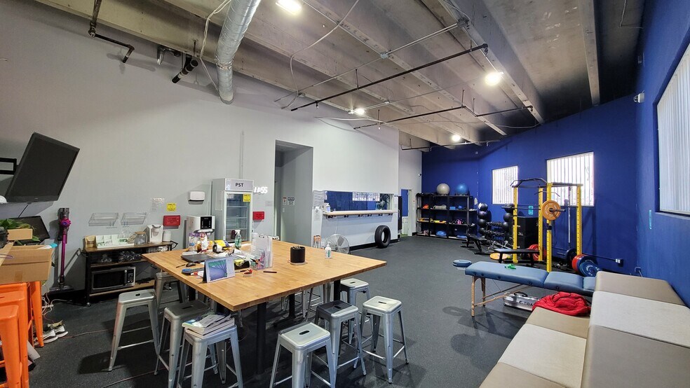 More Photos Of 3490 S Broadway, Los Angeles Warehouse For Lease