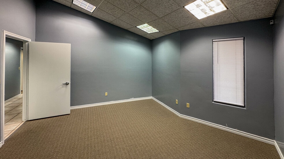 More Photos Of 1525 Common Dr, El Paso Flex For Lease