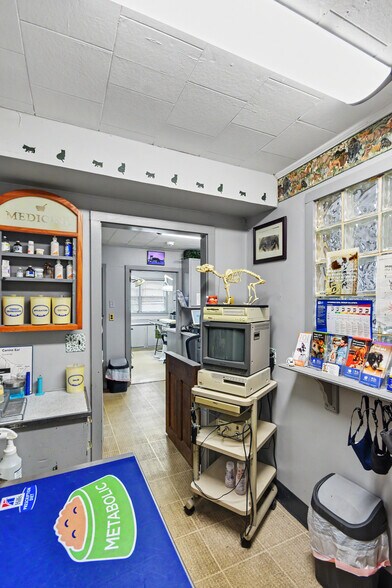 More Photos Of 317 Highway 35 N, Neptune City Veterinarian Kennel For Sale