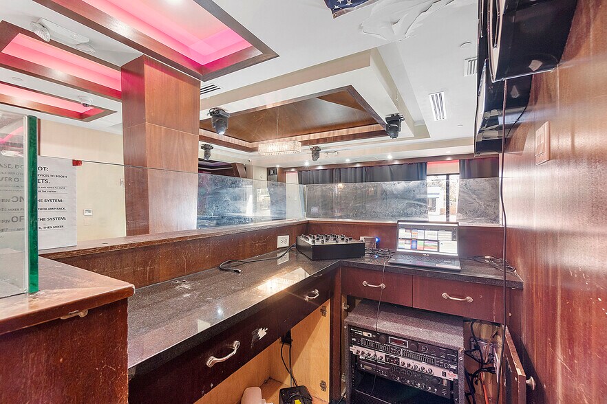 More Photos Of 401 W Atlantic Ave, Delray Beach Storefront Retail Office For Lease