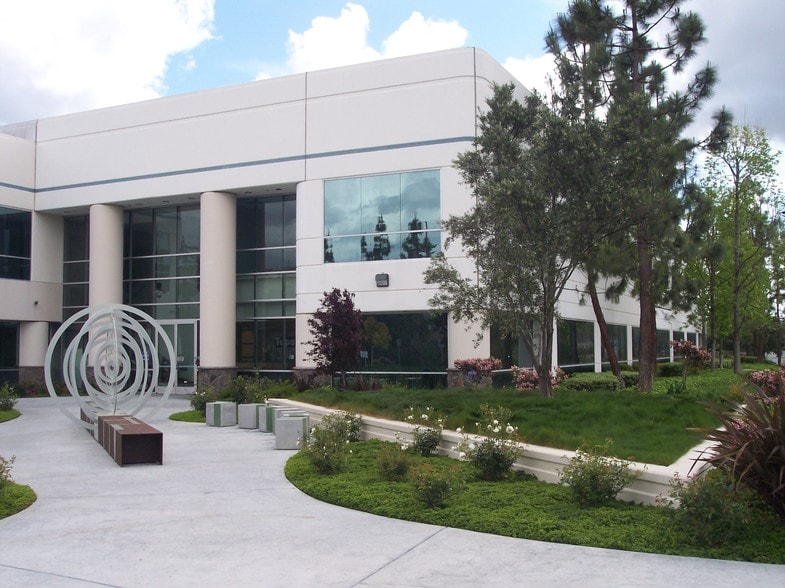 More Photos Of 2280 Ward Ave, Simi Valley Distribution For Lease