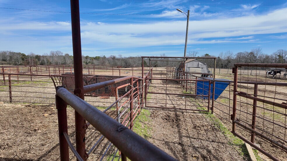 More Photos Of 99 Stacks Dr, Damascus Horse Stables For Sale