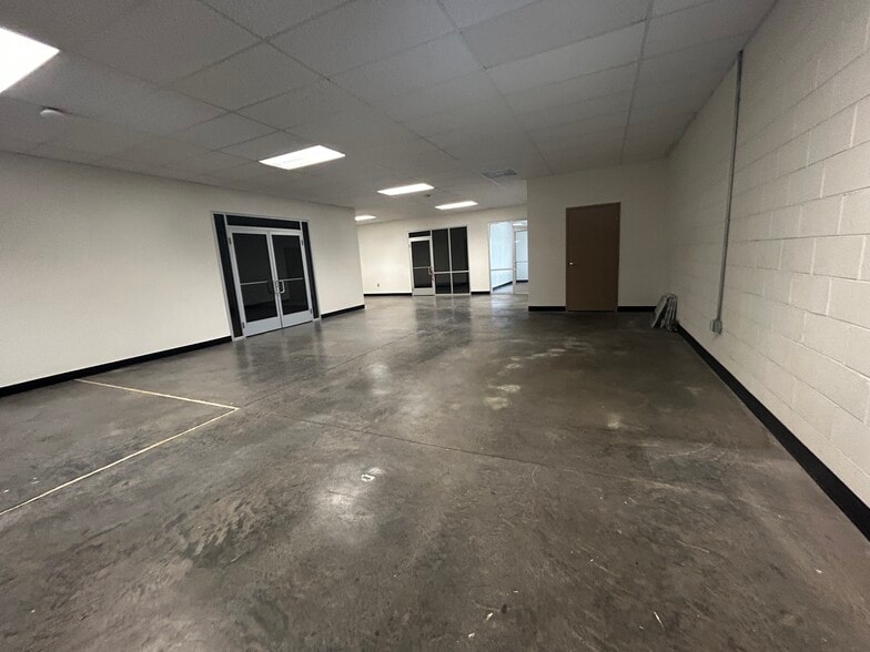More Photos Of 10737 Dutchtown Rd, Knoxville Freestanding For Lease