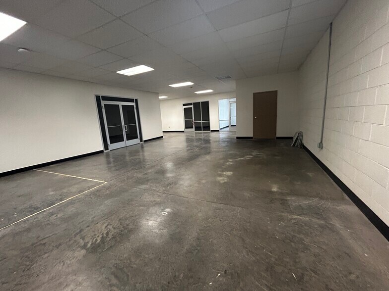 More Photos Of 10737 Dutchtown Rd, Knoxville Freestanding For Lease