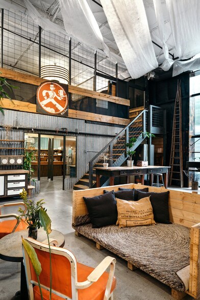 More Photos Of 409-411 Monroe W, Austin Office For Lease