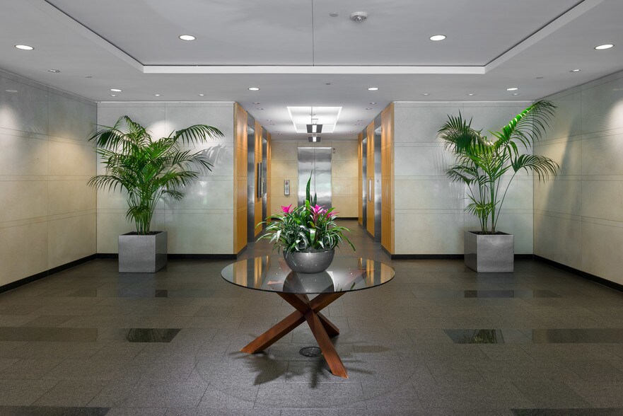 More Photos Of 6330 West Loop S, Bellaire Office For Lease