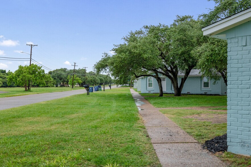 More Photos Of 1300 N Live Oak St, Rockport Multifamily For Sale