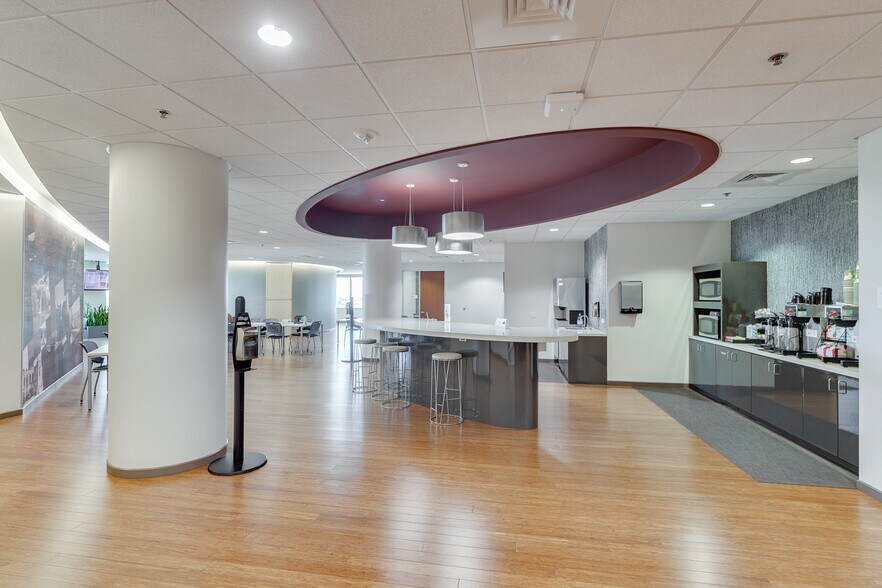 More Photos Of 919 Hidden Ridge Dr, Irving Office For Lease