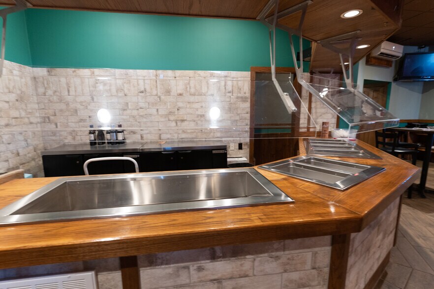 More Photos Of 1401 S Morley St, Moberly Restaurant For Sale