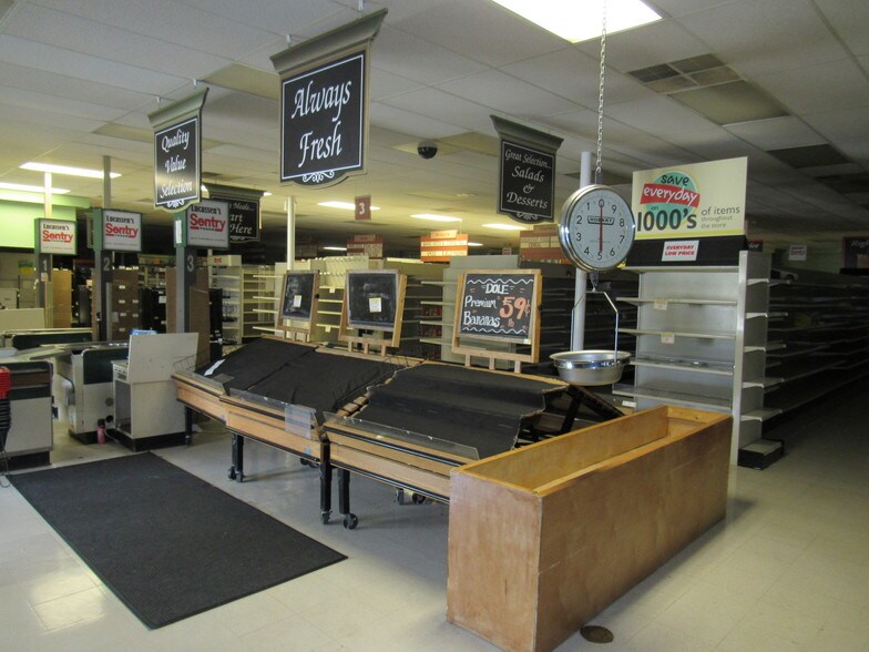 More Photos Of 275 Laing St, Redgranite Supermarket For Lease
