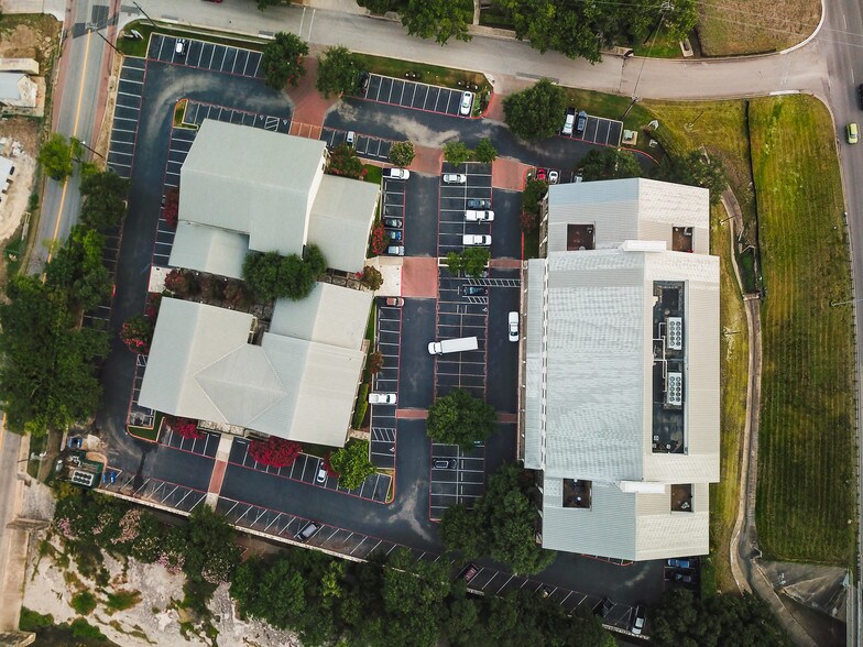 More Photos Of 1 Chisholm Trail Rd, Round Rock Office For Lease