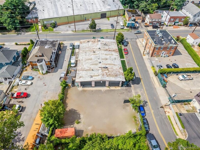 More Photos Of 133 Glenwood Rd, Glenwood Landing Warehouse For Sale