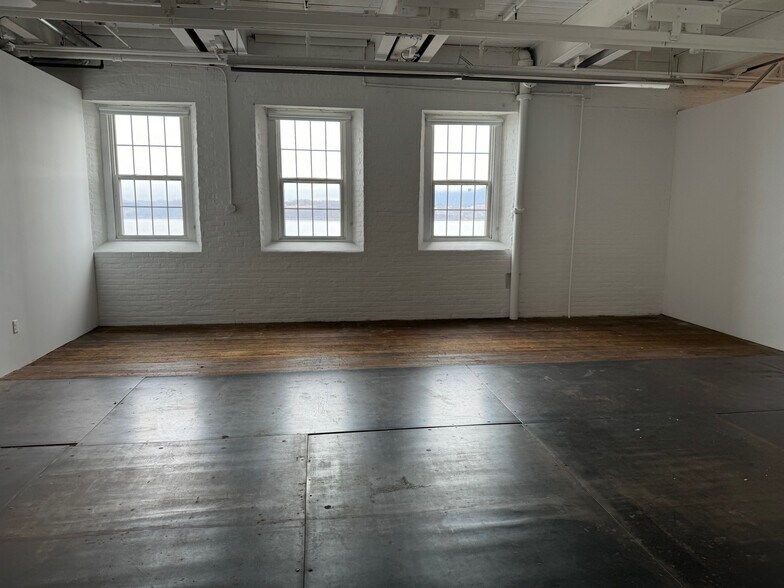 More Photos Of 302 N Water St, Newburgh Specialty For Lease