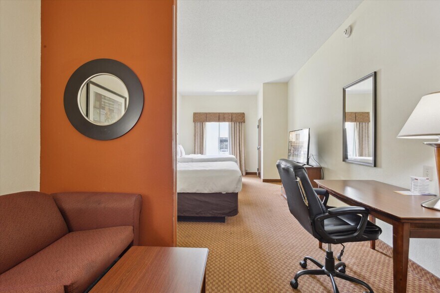 More Photos Of 2750 Fortune Cir W, Indianapolis Hotel For Sale