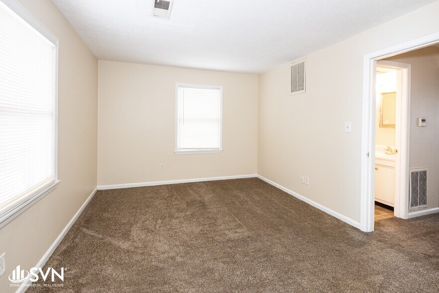 More Photos Of 150 N Northland Dr, Lexington Apartments For Sale