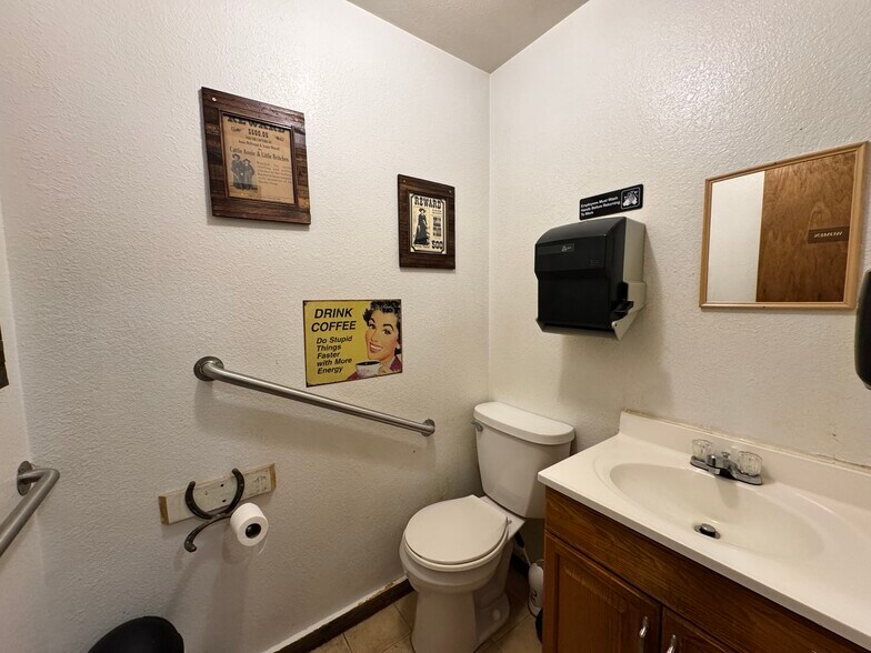 More Photos Of 1550 Missouri Valley Rd, Riverton Restaurant For Sale