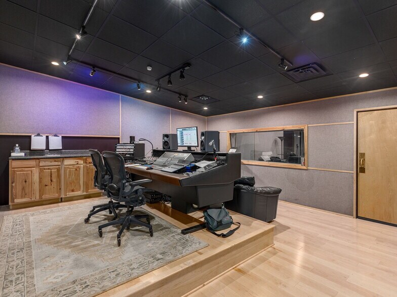 More Photos Of 50 Fisk Dr, Arden Office For Sale