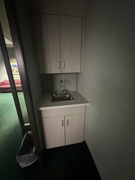 More Photos Of 1101 N Main St, Anderson Office For Lease