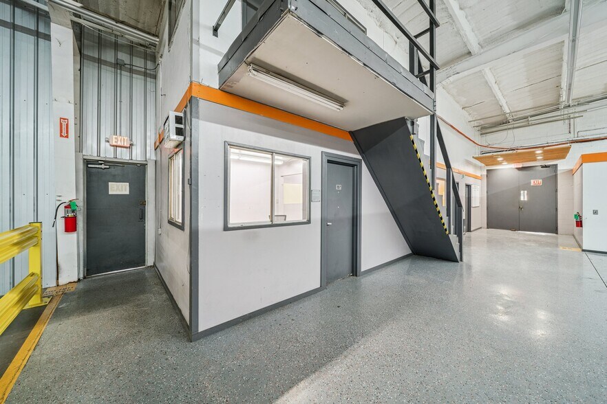 More Photos Of 8118 E 44th St, Tulsa Warehouse For Lease