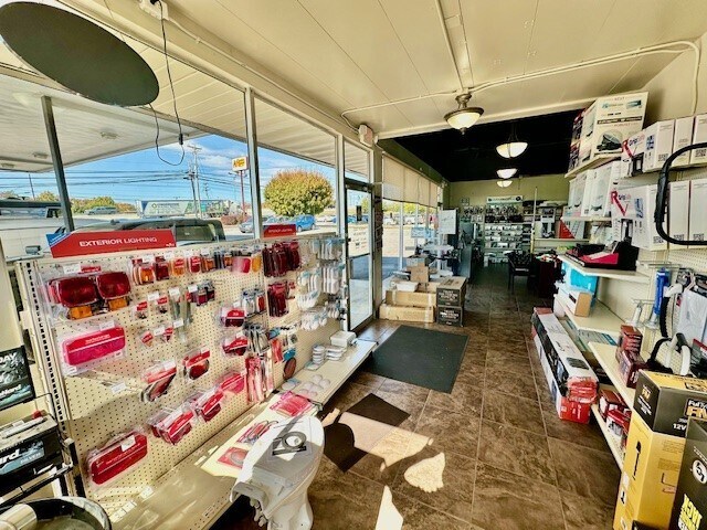 More Photos Of 21 Executive Dr, Crossville Service Station For Sale