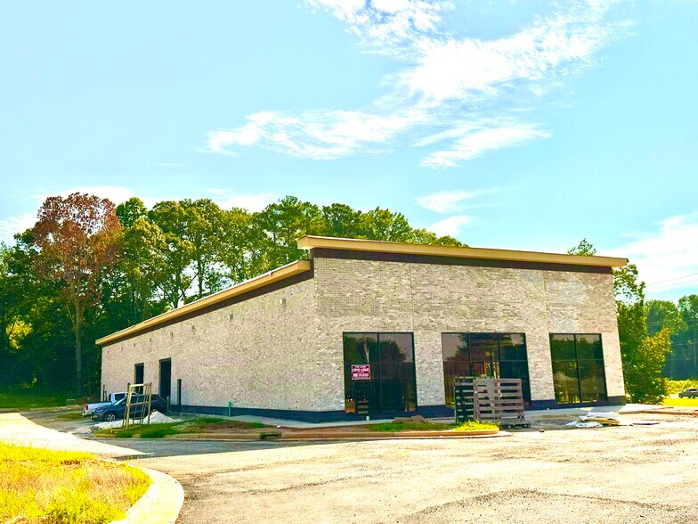 More Photos Of 2533 S Waterworks Rd, Buford General Retail For Sale