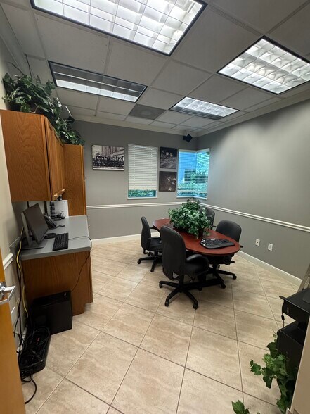 More Photos Of 2770 Horseshoe Dr S, Naples Office For Lease
