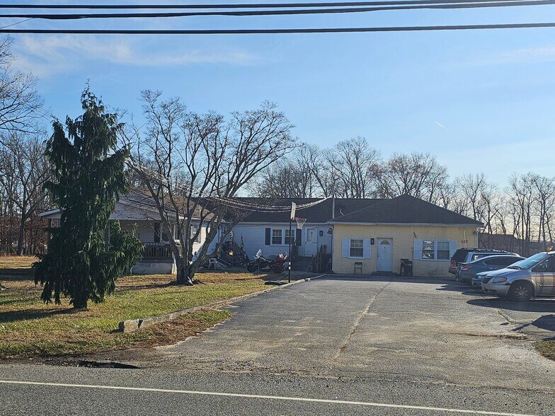 More Photos Of 871 Corkery Ln, Williamstown Apartments For Sale