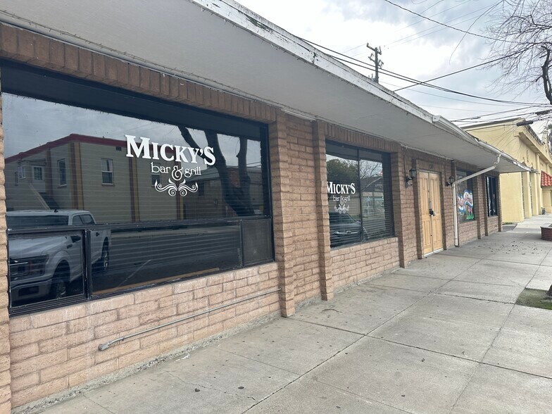 Primary Photo Of 230 Fox St, Lemoore Restaurant For Sale