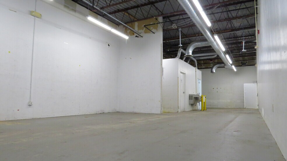 More Photos Of 777 S Willow St, Manchester Storefront For Lease