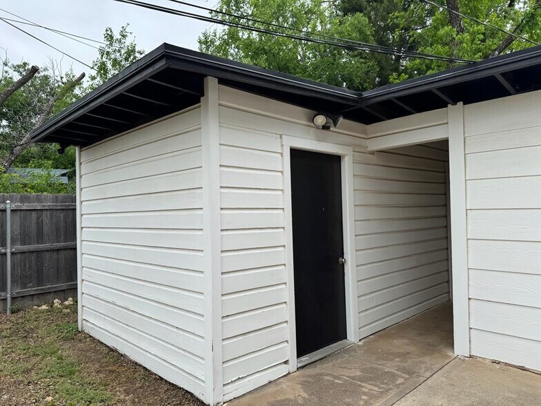 More Photos Of 2307 W Harris Ave, San Angelo Office Residential For Sale