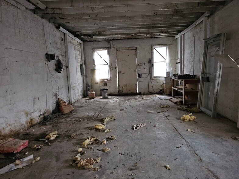 More Photos Of 115 S Hamilton St, Hillsboro Office For Sale